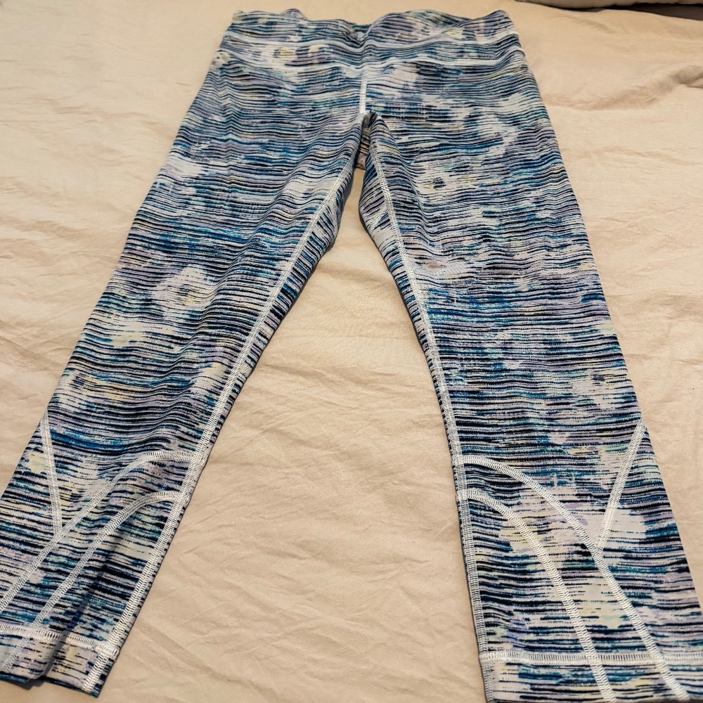 Lululemon cropped leggings with pattern